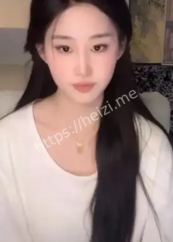 撞脸刘亦菲网红